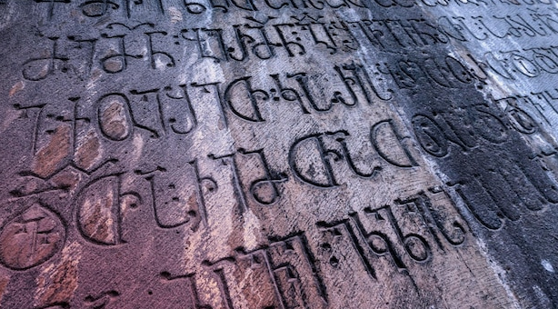 Рунические надписи как знаки собственности на оружии и доспехах воинов эпохи викингов